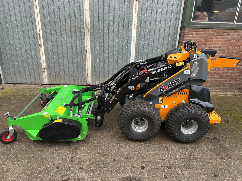 Giant SK252D + klepelmaaier - Valet de ferme: photos 1 Giant SK252D + klepelmaaier - Valet de ferme: photos 1