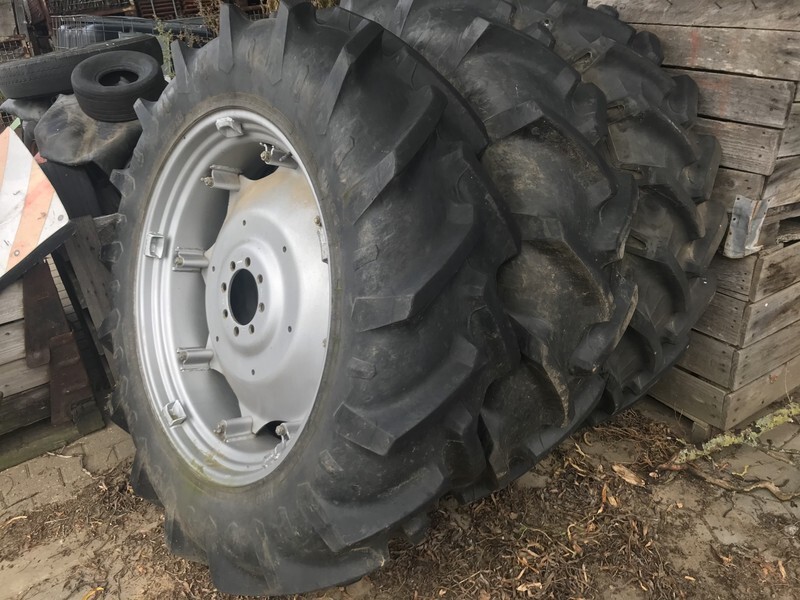 Stel wielen 14.9R38 Pirelli - Roue complète pour Machine agricole: photos 1 Stel wielen 14.9R38 Pirelli - Roue complète pour Machine agricole: photos 1