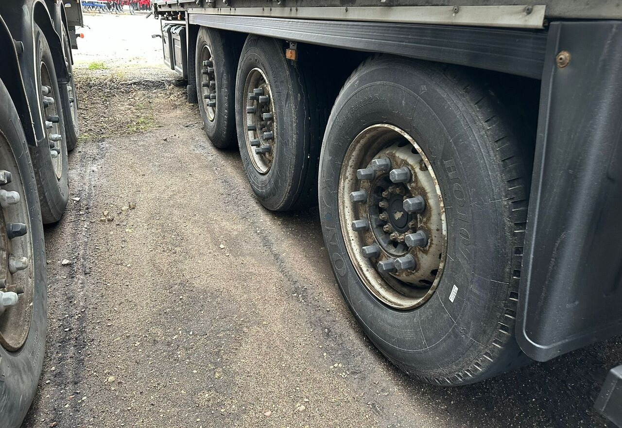 Schmitz Cargobull SCS 24 Boards curtainsider - Semi-remorque rideaux coulissants: photos 3 Schmitz Cargobull SCS 24 Boards curtainsider - Semi-remorque rideaux coulissants: photos 3