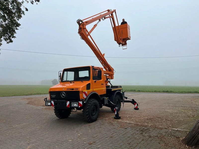 Mercedes-Benz Unimog 1200 4x4 - Lifting basket - Camion, Camion grue: photos 3 Mercedes-Benz Unimog 1200 4x4 - Lifting basket - Camion, Camion grue: photos 3