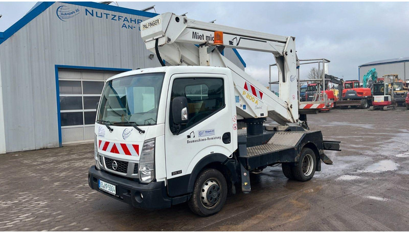 Nissan Palfinger P200A-NC 17m - Camion, Camion grue: photos 1 Nissan Palfinger P200A-NC 17m - Camion, Camion grue: photos 1