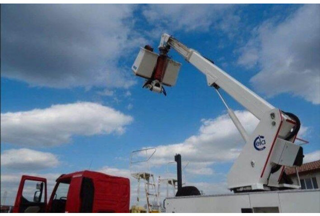 Renault KERAX 410.19 4x4 Emelőkosaras Cela 17m - Camion, Camion grue: photos 4 Renault KERAX 410.19 4x4 Emelőkosaras Cela 17m - Camion, Camion grue: photos 4