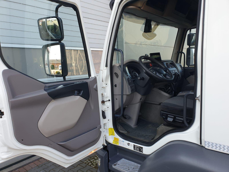 DAF LF 220 EURO 6 6 CYL. LAMBERET - crédit-bail DAF LF 220 EURO 6 6 CYL. LAMBERET: photos 12