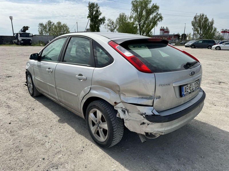 Voiture à hayon Ford Focus 1,6 i - Damaged Car: photos 7