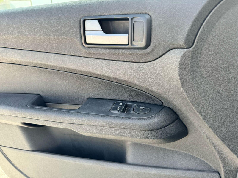 Voiture à hayon Ford Focus 1,6 i - Damaged Car: photos 14
