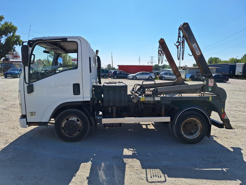 Isuzu 4X4 - container transport - Camion multibenne: photos 5 Isuzu 4X4 - container transport - Camion multibenne: photos 5