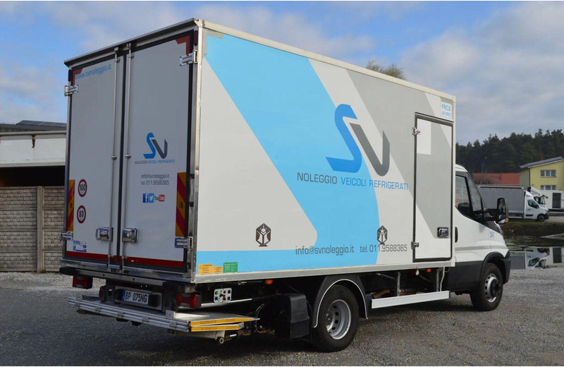 Iveco DAILY 60C15 REFRIGERATOR + SIDE AND REAR DOORS, LIFT FOLDED UNDE - Camion frigorifique: photos 4 Iveco DAILY 60C15 REFRIGERATOR + SIDE AND REAR DOORS, LIFT FOLDED UNDE - Camion frigorifique: photos 4
