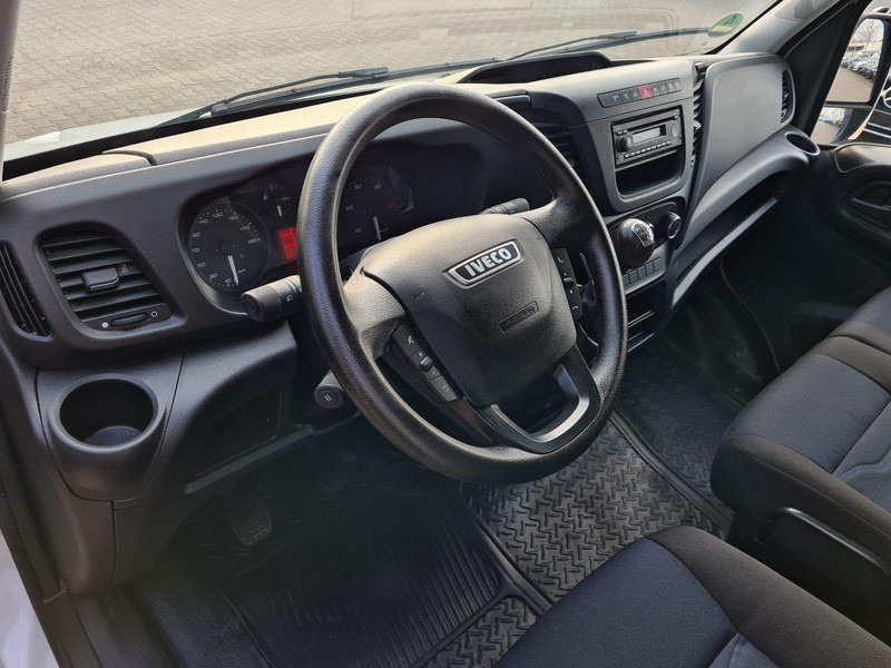 Utilitaire plateau baché Iveco Daily 35 C15 Doka Curtain side: photos 12 Utilitaire plateau baché Iveco Daily 35 C15 Doka Curtain side: photos 12