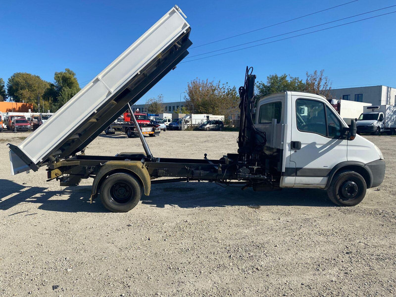Iveco Daily 65 C 18 - 3 sided Tipper + HIAB 033T Crane - Utilitaire benne: photos 2 Iveco Daily 65 C 18 - 3 sided Tipper + HIAB 033T Crane - Utilitaire benne: photos 2