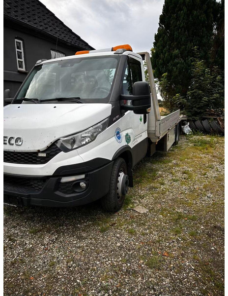 Iveco Daily 70C17 - Car transporter + crane - Camion porte-voitures: photos 1 Iveco Daily 70C17 - Car transporter + crane - Camion porte-voitures: photos 1