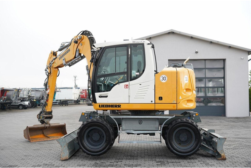 Liebherr 910 COMPACT LITRONIC / KOPARKA KOŁOWA / KLIMATYZACJA / KAMERA - Pelle sur pneus: photos 2 Liebherr 910 COMPACT LITRONIC / KOPARKA KOŁOWA / KLIMATYZACJA / KAMERA - Pelle sur pneus: photos 2