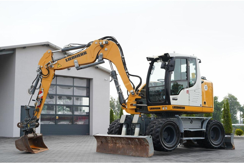 Liebherr 910 COMPACT LITRONIC / KOPARKA KOŁOWA / KLIMATYZACJA / KAMERA - Pelle sur pneus: photos 1 Liebherr 910 COMPACT LITRONIC / KOPARKA KOŁOWA / KLIMATYZACJA / KAMERA - Pelle sur pneus: photos 1