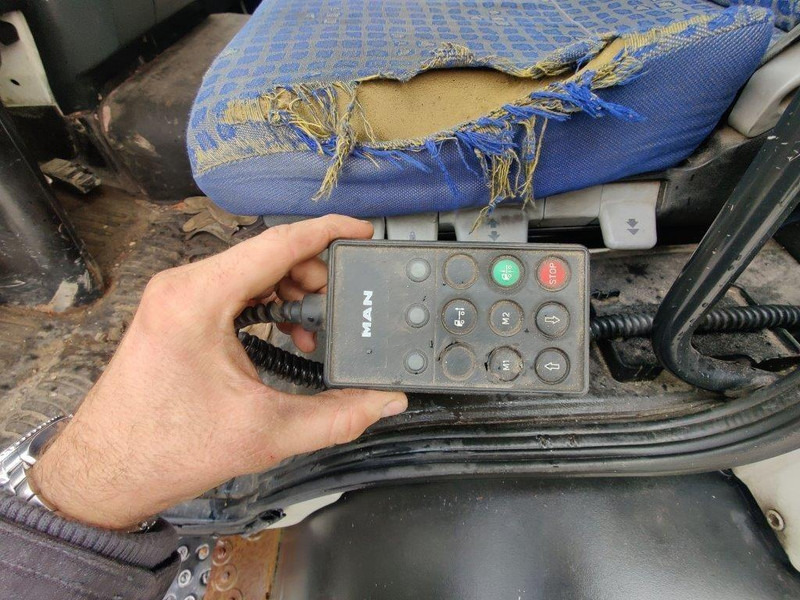 Remorqueuse MAN 12.224 - Towing truck: photos 10