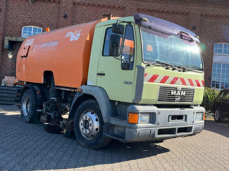 MAN 15.163 Utcaseprő - Balayeuse de voirie: photos 2 MAN 15.163 Utcaseprő - Balayeuse de voirie: photos 2
