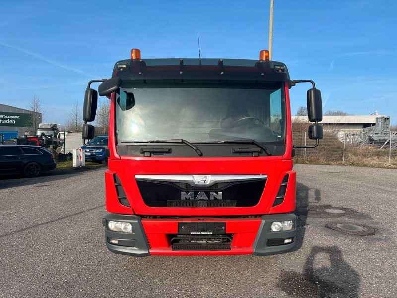 MAN TGL 10.180 Suction & pressure & rinsing truck - Camion hydrocureur: photos 2 MAN TGL 10.180 Suction & pressure & rinsing truck - Camion hydrocureur: photos 2