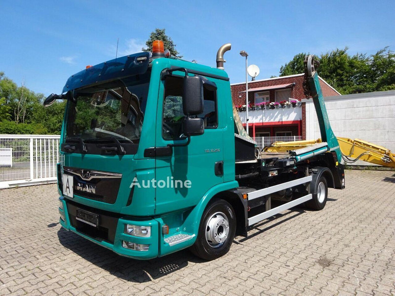 MAN TGL 12.250 - Skip loader - Camion multibenne: photos 1 MAN TGL 12.250 - Skip loader - Camion multibenne: photos 1