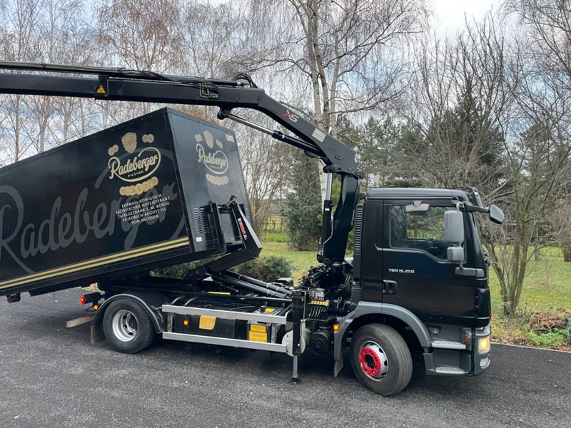 MAN TGM 15.250 Hoof lift + Crane - Camion ampliroll, Camion grue: photos 1 MAN TGM 15.250 Hoof lift + Crane - Camion ampliroll, Camion grue: photos 1