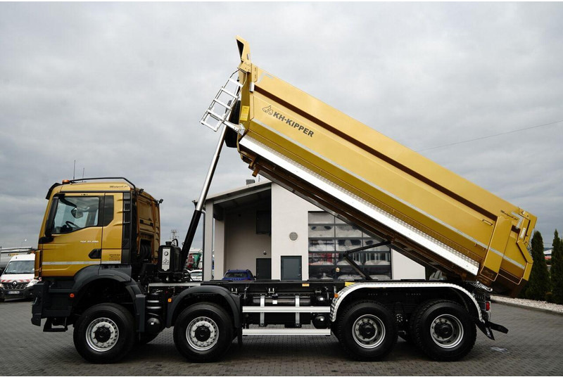 MAN TGS 41.480 / 8X8 / WYWROTKA / AUTOMAT / FABRYCZNIE NOWY / BOGATE - Camion benne: photos 2 MAN TGS 41.480 / 8X8 / WYWROTKA / AUTOMAT / FABRYCZNIE NOWY / BOGATE - Camion benne: photos 2