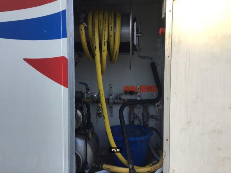 Tracteur routier BE Mercedes-Benz 413 CDI BE Mini Trekker + Workshop Trailer: photos 6 Tracteur routier BE Mercedes-Benz 413 CDI BE Mini Trekker + Workshop Trailer: photos 6