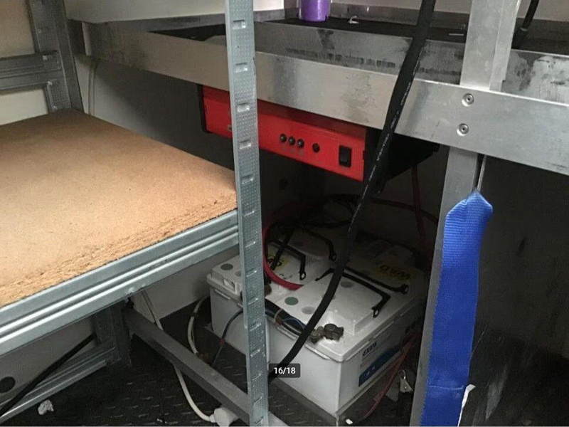 Tracteur routier BE Mercedes-Benz 413 CDI BE Mini Trekker + Workshop Trailer: photos 10 Tracteur routier BE Mercedes-Benz 413 CDI BE Mini Trekker + Workshop Trailer: photos 10