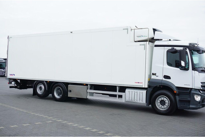Mercedes-Benz ANTOS / 2535 / EURO 6 / CHŁODNIA + WINDA / 23 PALETY / OŚ SKRĘTN - Camion frigorifique: photos 3 Mercedes-Benz ANTOS / 2535 / EURO 6 / CHŁODNIA + WINDA / 23 PALETY / OŚ SKRĘTN - Camion frigorifique: photos 3