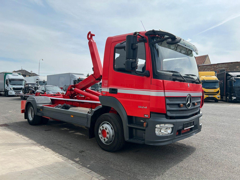 Mercedes-Benz ATEGO 1524, ABROLLKIPPER HIAB 1570MM - Camion plateau, Camion grue: photos 3 Mercedes-Benz ATEGO 1524, ABROLLKIPPER HIAB 1570MM - Camion plateau, Camion grue: photos 3