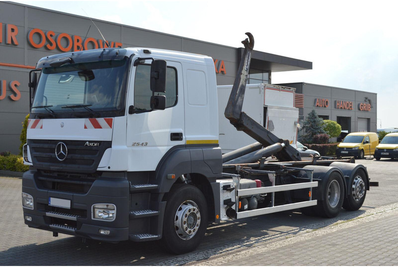 Mercedes-Benz AXOR 2543 HOOK JANCO HS20 14T KLIMA WEBASTO Bed Steering Axle Au - Camion ampliroll: photos 1 Mercedes-Benz AXOR 2543 HOOK JANCO HS20 14T KLIMA WEBASTO Bed Steering Axle Au - Camion ampliroll: photos 1