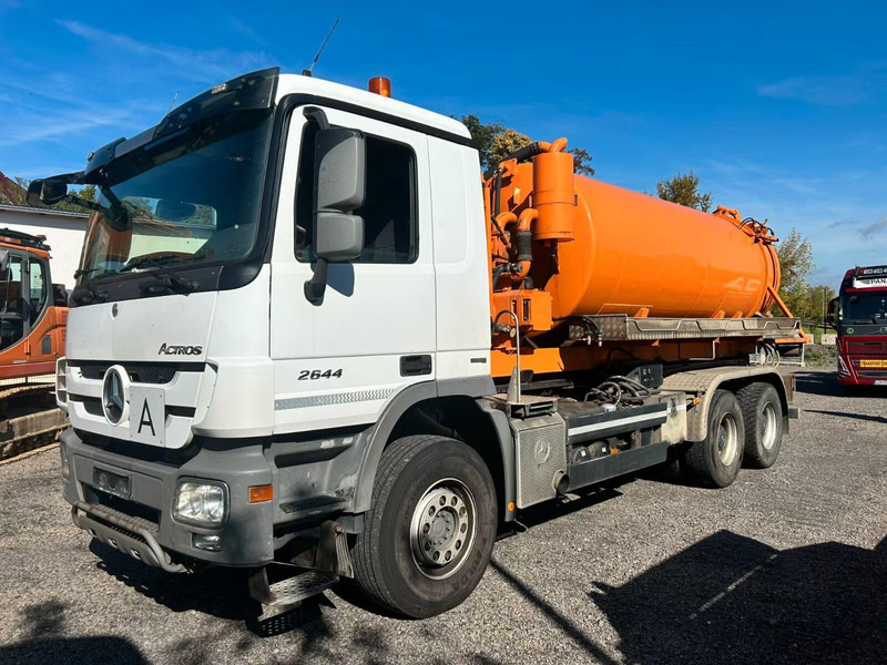 Mercedes-Benz Actros 2644 - Vacuum truck - Camion hydrocureur: photos 1 Mercedes-Benz Actros 2644 - Vacuum truck - Camion hydrocureur: photos 1