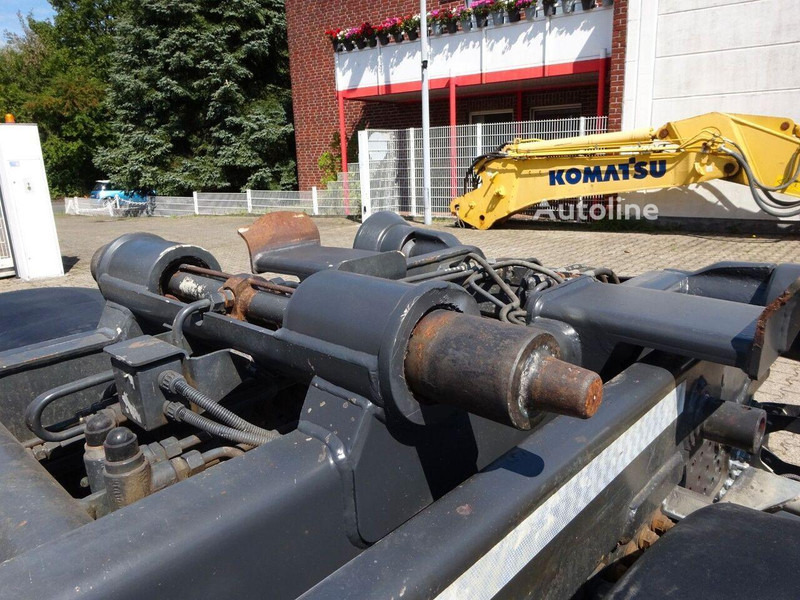 Camion ampliroll Mercedes-Benz Antos 2532 - Hook lift truck: photos 14