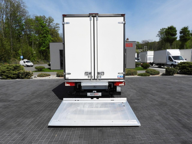 Camion frigorifique Mercedes-Benz SPRINTER 316 CHŁODNIA KONTENER 0*C WINDA 8 PALET TEMPOMAT PNEUMA: photos 11