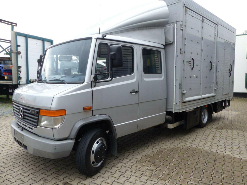 Mercedes-Benz Vario 818 Doka horse transporter + Tail lift - Camion chevaux: photos 1 Mercedes-Benz Vario 818 Doka horse transporter + Tail lift - Camion chevaux: photos 1
