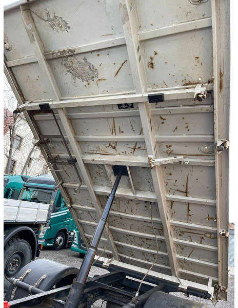 Mitsubishi Fuso 4x4 3 way tipper - Camion benne: photos 5 Mitsubishi Fuso 4x4 3 way tipper - Camion benne: photos 5