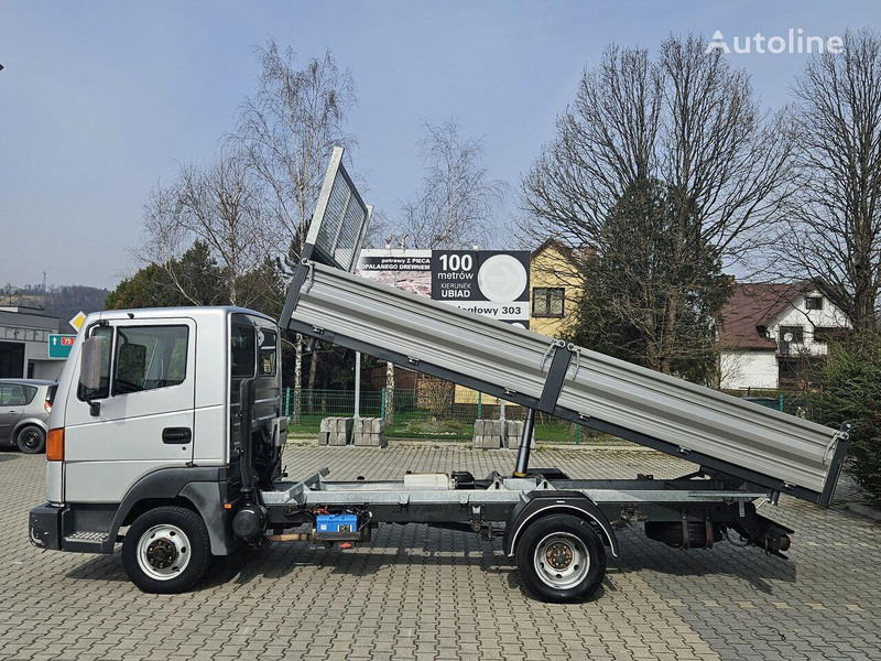 Nissan Atleon 35.110 3 way tipper - Utilitaire benne: photos 3 Nissan Atleon 35.110 3 way tipper - Utilitaire benne: photos 3