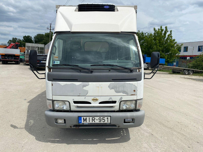 Nissan Cabstar 3,0 tdi Frigo + meat hook - 3,5t - Utilitaire frigorifique: photos 2 Nissan Cabstar 3,0 tdi Frigo + meat hook - 3,5t - Utilitaire frigorifique: photos 2