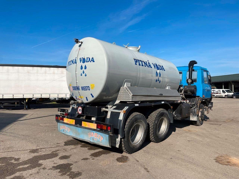 Tatra 815 6x6 Vízszállító Tartálykocsi - Camion citerne: photos 3 Tatra 815 6x6 Vízszállító Tartálykocsi - Camion citerne: photos 3