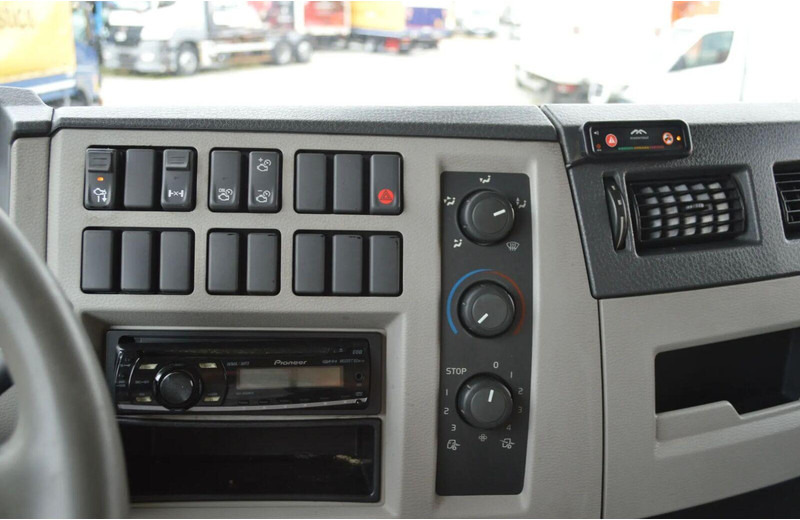 Camion plateau, Camion grue Volvo FE 18.320 FLATBED CRANE: photos 14