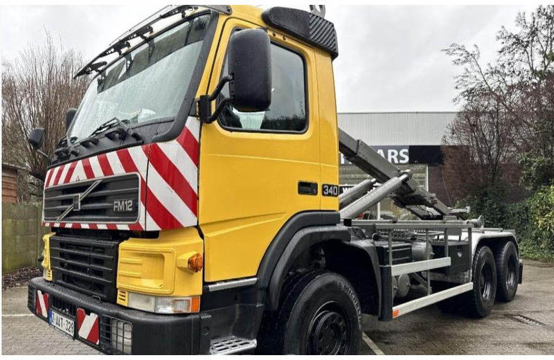 Volvo FM12 6x6 Hook lift - Camion ampliroll: photos 1 Volvo FM12 6x6 Hook lift - Camion ampliroll: photos 1