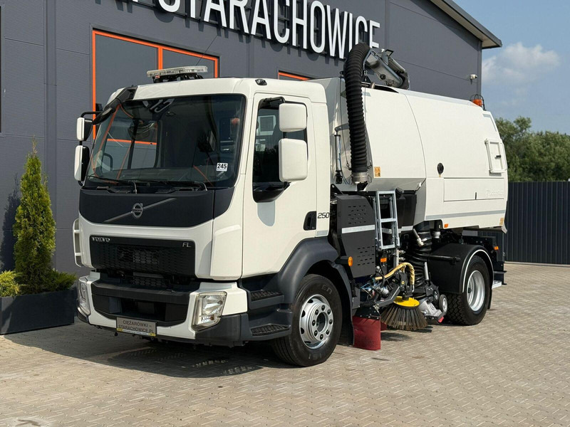 Volvo VOLVO FL 15.250 Euro 6 // zamiatarka dwustronna JOHNSTON VT652 - Balayeuse de voirie: photos 1 Volvo VOLVO FL 15.250 Euro 6 // zamiatarka dwustronna JOHNSTON VT652 - Balayeuse de voirie: photos 1