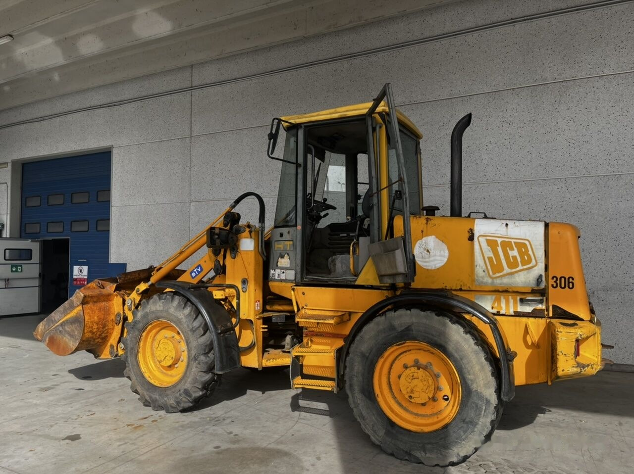 JCB 411 - Chargeuse sur pneus: photos 5 JCB 411 - Chargeuse sur pneus: photos 5