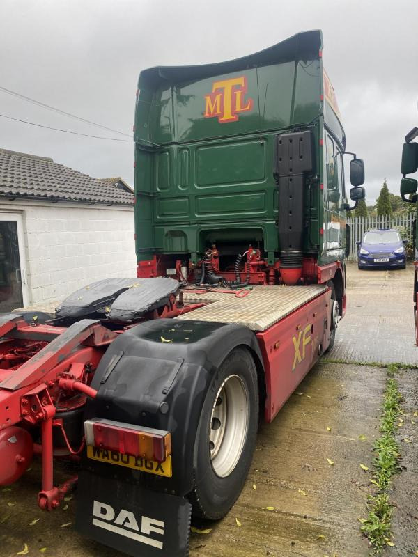 DAF XF Euro 5 105-460 4x2 Super Space Cab 4x2 XF Super Space cab Auto - Tracteur routier: photos 2 DAF XF Euro 5 105-460 4x2 Super Space Cab 4x2 XF Super Space cab Auto - Tracteur routier: photos 2