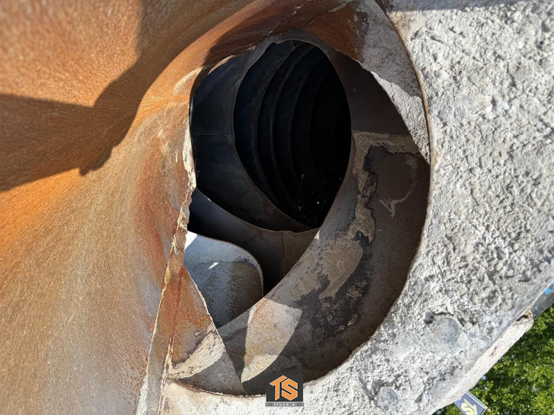 Semi-remorque malaxeur MOL - MIXER - 10M3 - OWN ENGINE - BELGIUM TOP: photos 7 Semi-remorque malaxeur MOL - MIXER - 10M3 - OWN ENGINE - BELGIUM TOP: photos 7