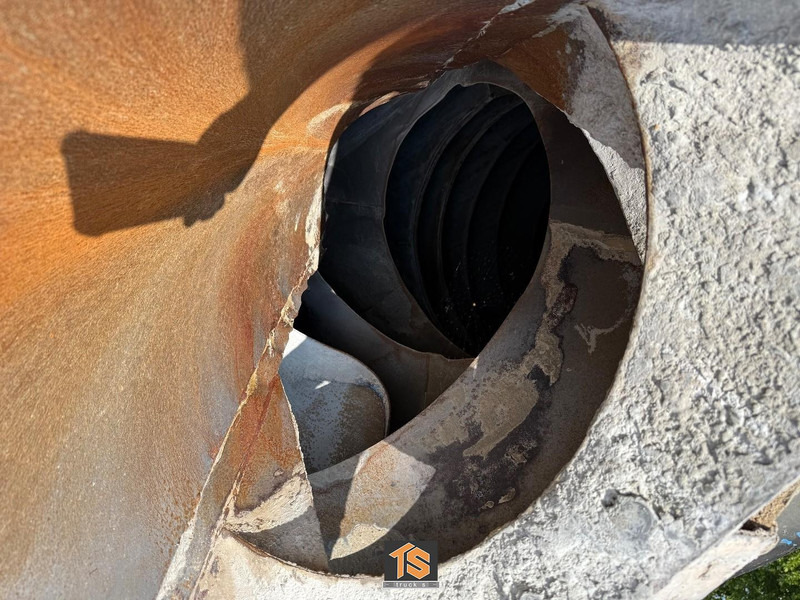 Semi-remorque malaxeur MOL - MIXER - 10M3 - OWN ENGINE - BELGIUM TOP: photos 9 Semi-remorque malaxeur MOL - MIXER - 10M3 - OWN ENGINE - BELGIUM TOP: photos 9