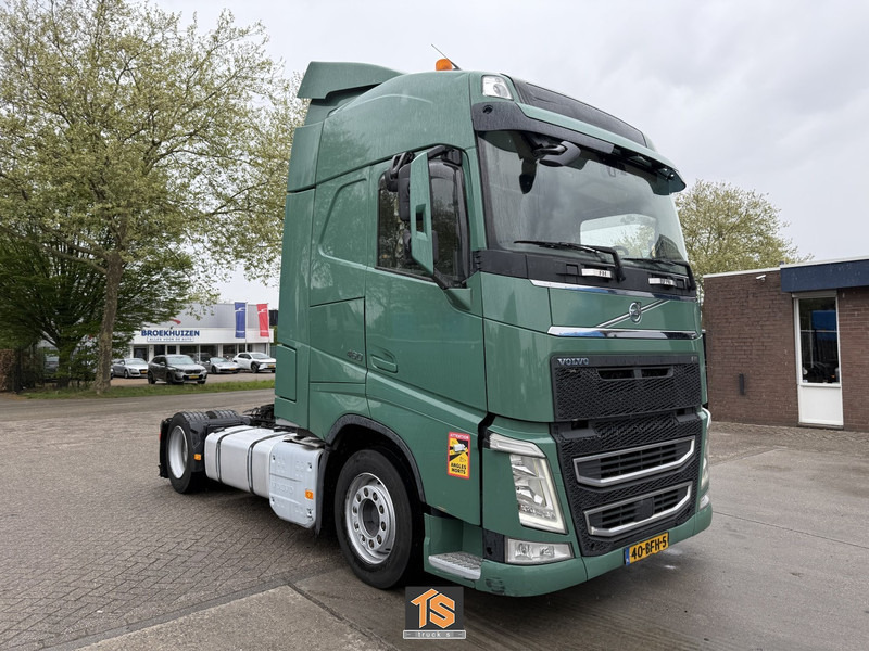 Volvo FH 460 - 2 TANKS - NL TOP TRUCK - HEBESATTEL - LIFTING FIFTH WHEEL - TUV 9/25 - Tracteur routier: photos 3 Volvo FH 460 - 2 TANKS - NL TOP TRUCK - HEBESATTEL - LIFTING FIFTH WHEEL - TUV 9/25 - Tracteur routier: photos 3