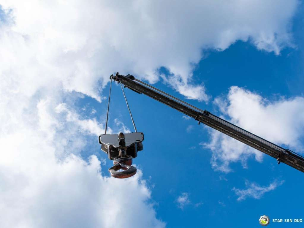 Camion benne Mercedes-Benz AROCS 3345 6x6 HMF 3220 Winch Crane Tipper: photos 21 Camion benne Mercedes-Benz AROCS 3345 6x6 HMF 3220 Winch Crane Tipper: photos 21