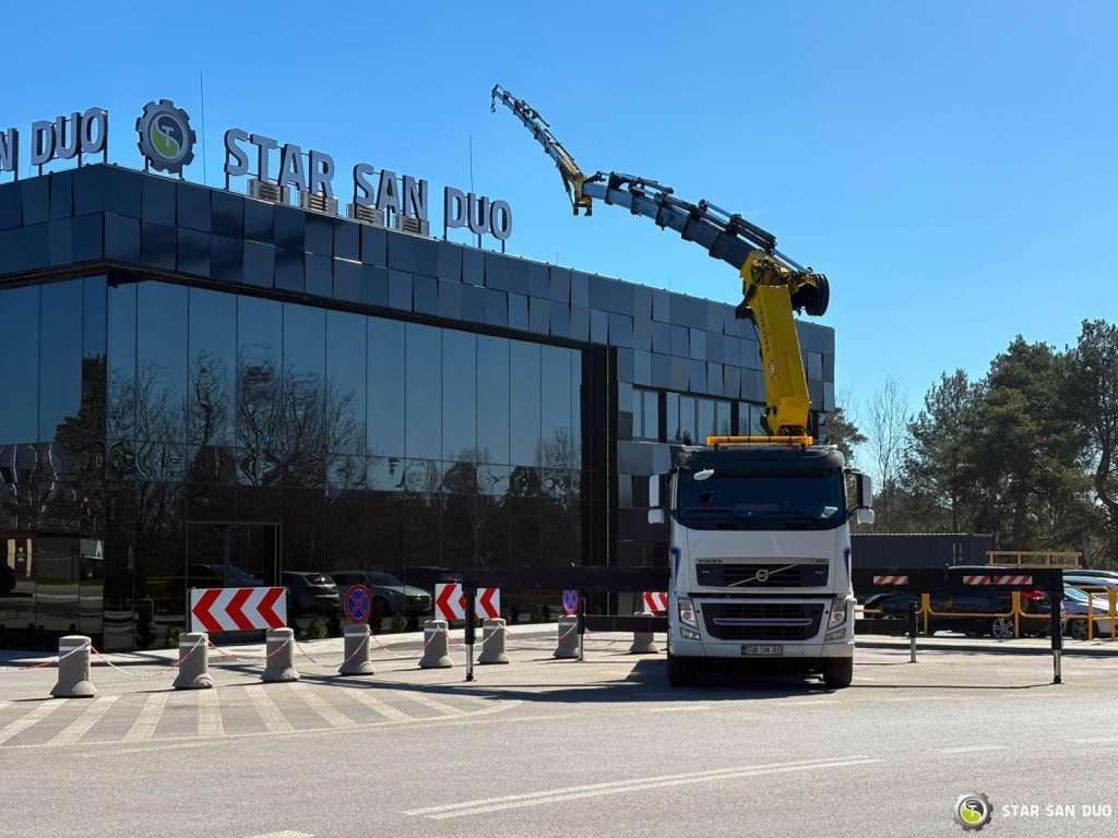 Volvo FH 520 8x4 HMF ODIN K6 EURO 5 FLY JIB Crane - Camion grue: photos 2 Volvo FH 520 8x4 HMF ODIN K6 EURO 5 FLY JIB Crane - Camion grue: photos 2