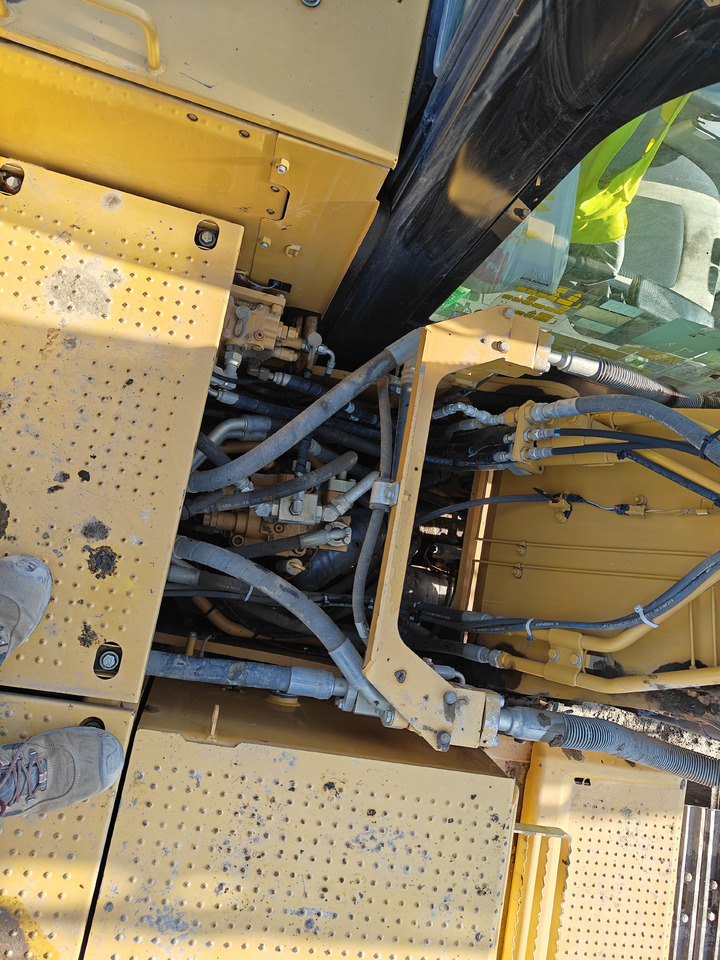 Pelle sur chenille CATERPILLAR 320 F: photos 15