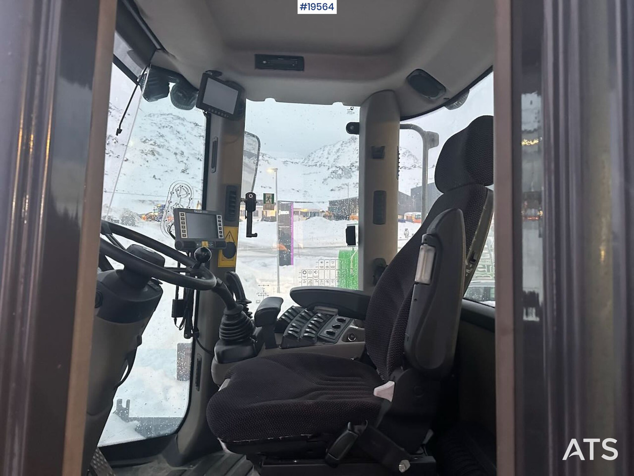 Chargeuse sur pneus Case 721E hjullaster m/ snøskuffe og grusskuffe. Ny vekt og 2 sett dekk. SE VIDEO: photos 14 Chargeuse sur pneus Case 721E hjullaster m/ snøskuffe og grusskuffe. Ny vekt og 2 sett dekk. SE VIDEO: photos 14