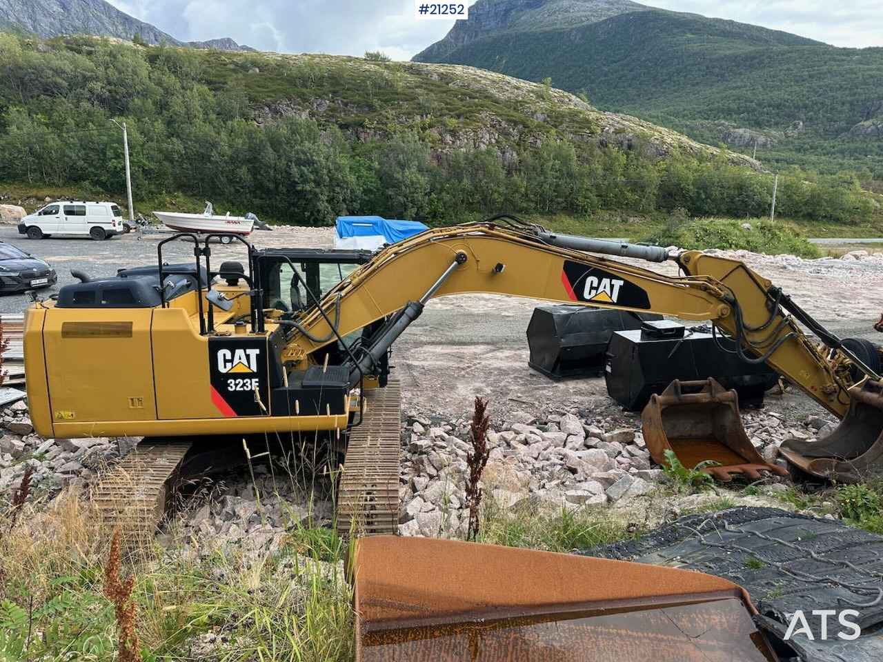 Caterpillar 323E - Pelle sur chenille: photos 5 Caterpillar 323E - Pelle sur chenille: photos 5