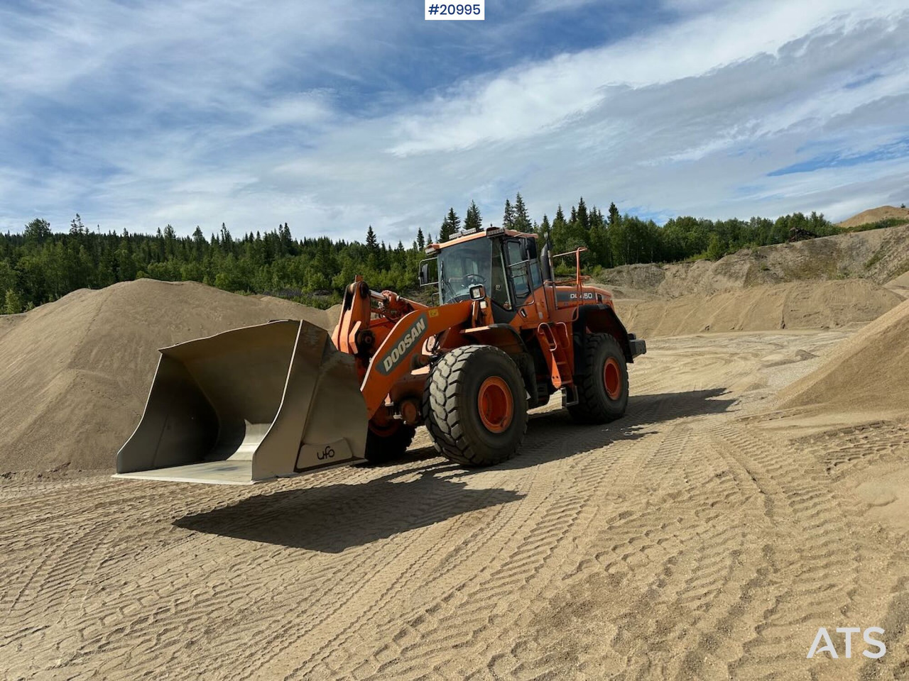 Doosan DL 450-3 - Chargeuse sur pneus: photos 1 Doosan DL 450-3 - Chargeuse sur pneus: photos 1