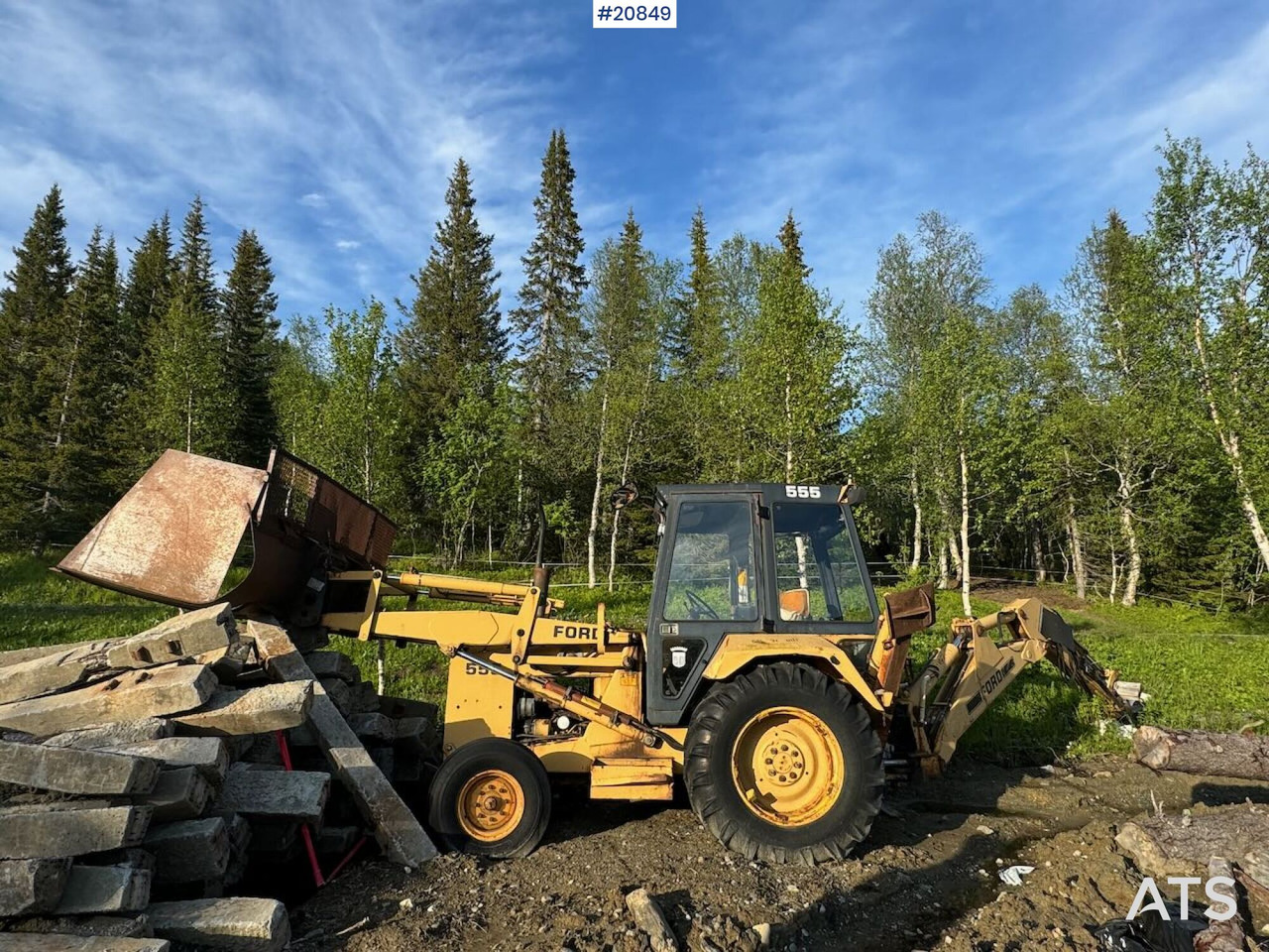 Ford 555 Traktorgraver m/ 2 frontskuffer og 2 graveskuffer - Tractopelle: photos 1 Ford 555 Traktorgraver m/ 2 frontskuffer og 2 graveskuffer - Tractopelle: photos 1